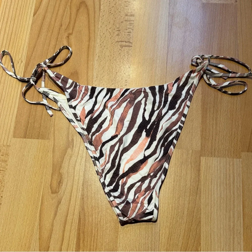 Frankies bikini bottoms, gently used, size large